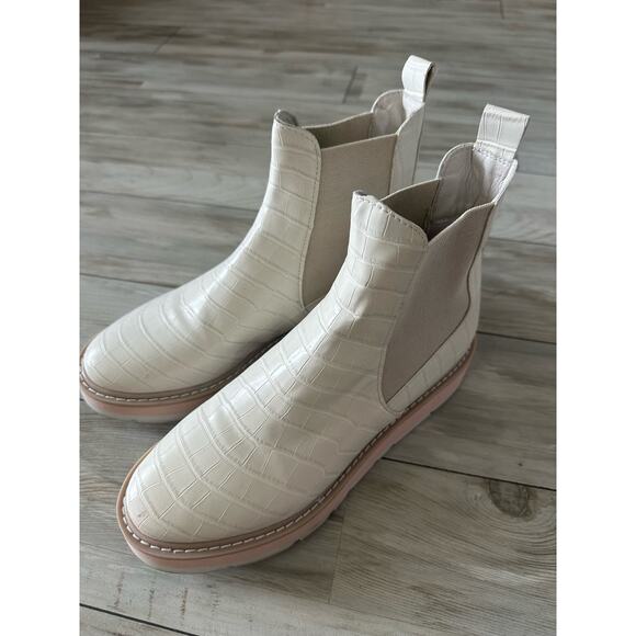 Dolce Vita Boots Women's 8 Ivory Croc Tazmin Ankle Pull On Almond Toe Winter - Picture 1 of 8